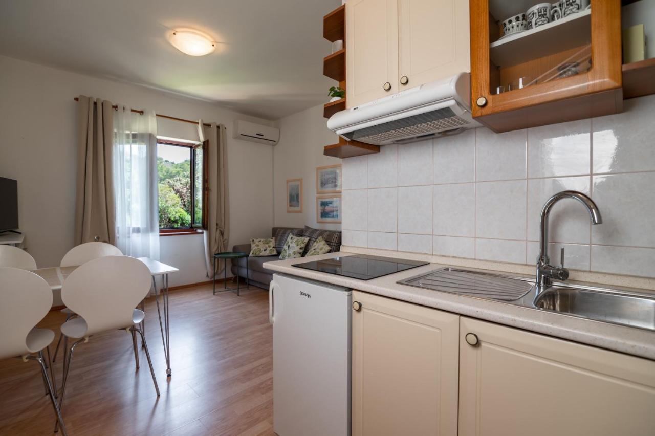 Apartments Rozelyn Ugljan Dış mekan fotoğraf