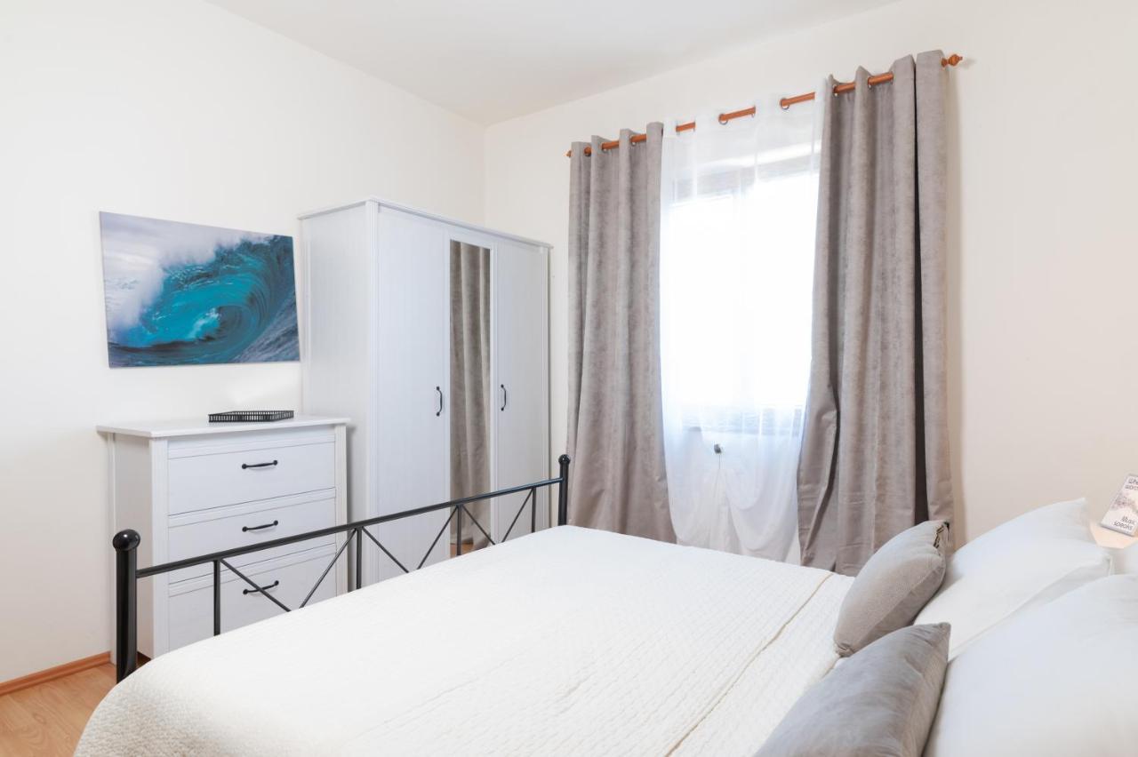Apartments Rozelyn Ugljan Dış mekan fotoğraf
