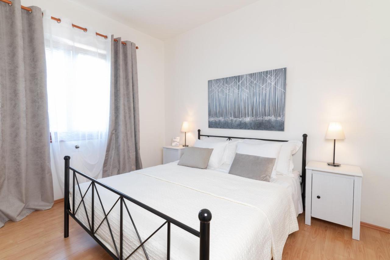 Apartments Rozelyn Ugljan Dış mekan fotoğraf