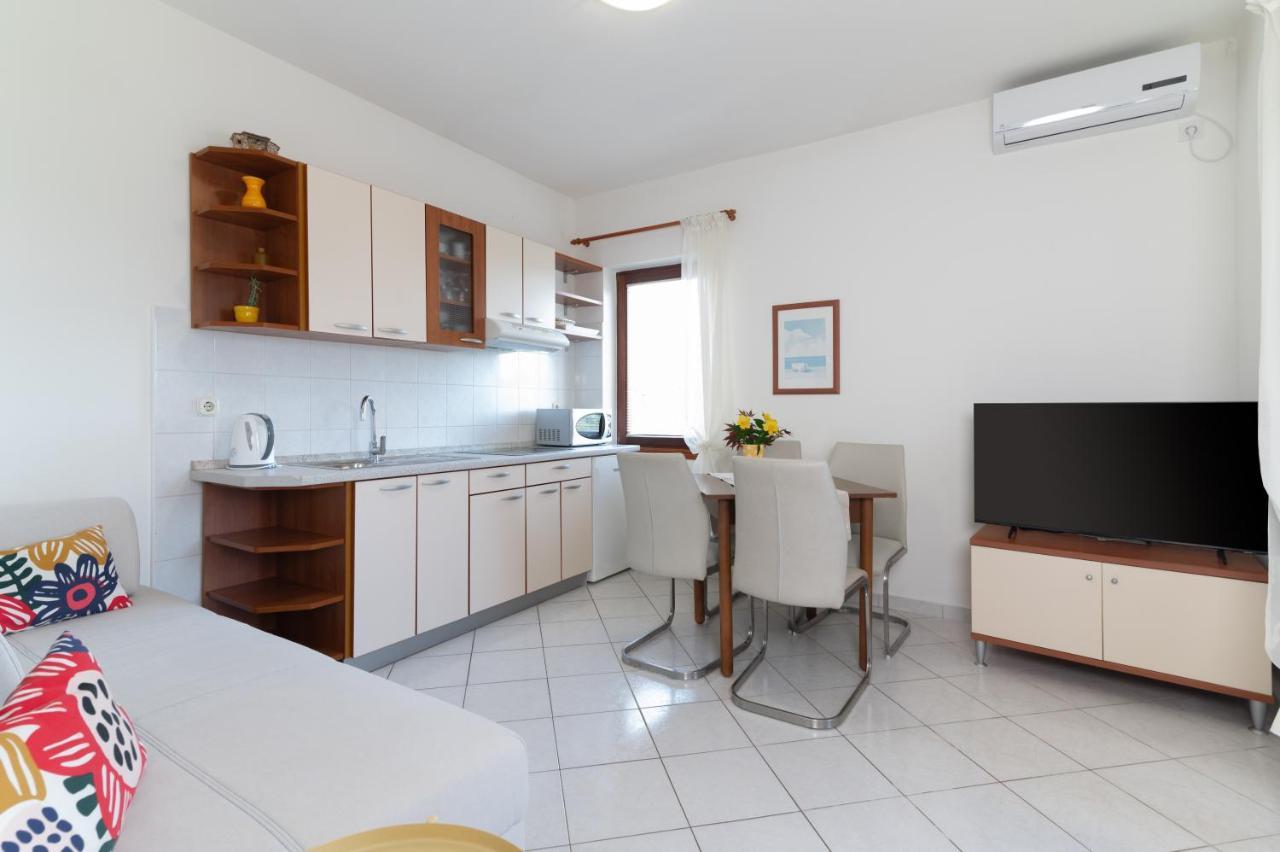 Apartments Rozelyn Ugljan Dış mekan fotoğraf